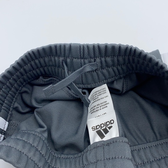 NWT ADIDAS 3 STRIPE TRAINING PANTS BOYS GREY SIZES SM - Picture 4 of 7